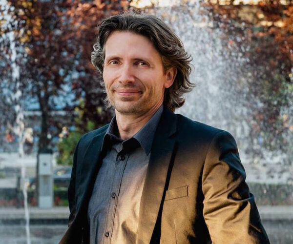 Denis-Mastromonaco-800x